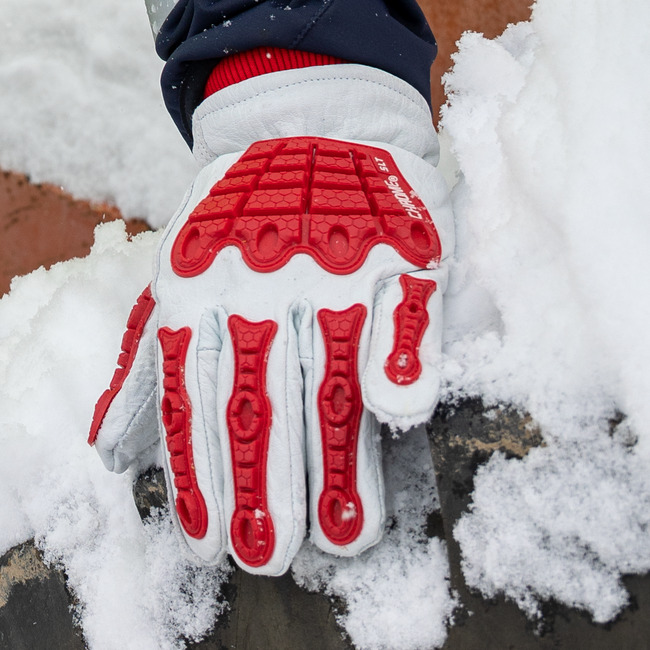 Chrome SLT 4067W thinsulate leather gloves as they might appear on your hands.