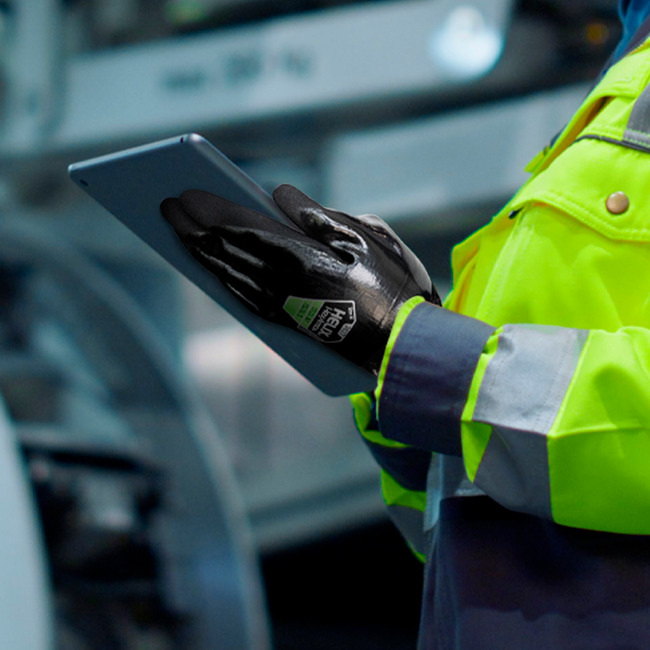 Helix 3027 touchscreen work gloves being using on a tablet.